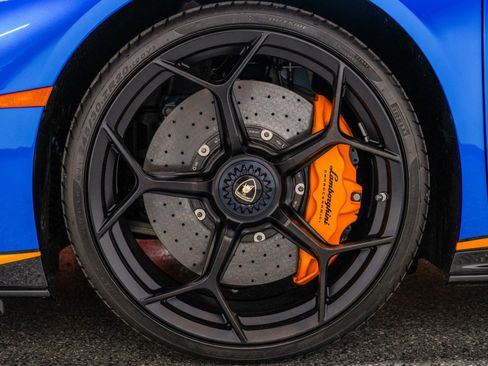 Used 2020 Lamborghini Huracan EVO image 9