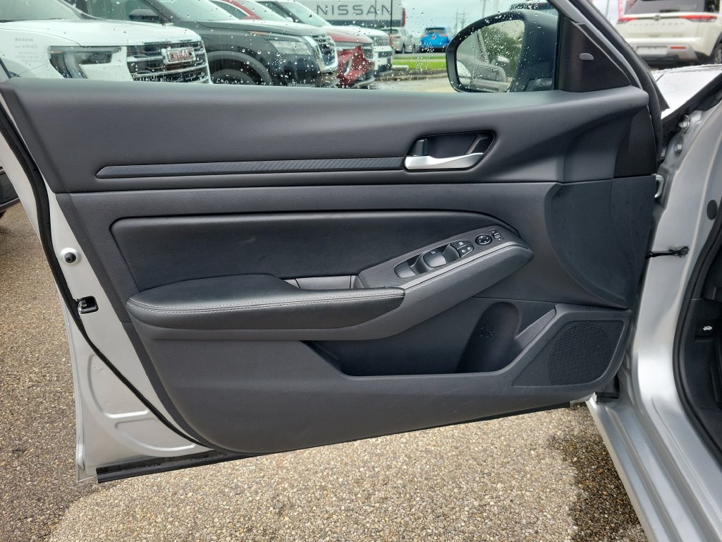 Used 2024 Nissan Altima 2.5 SV FWD image 19