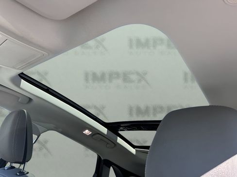 Used 2022 Ford Escape SE w/ SE Sport Appearance Package image 11