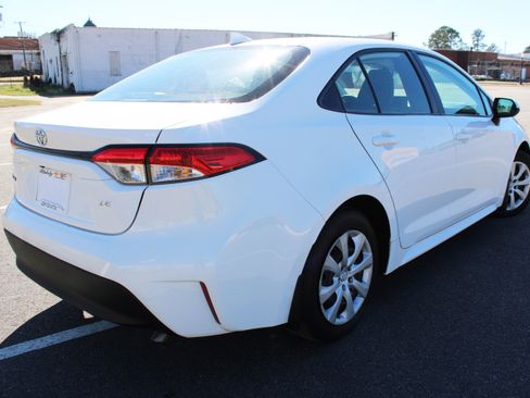 Used 2025 Toyota Corolla LE image 14