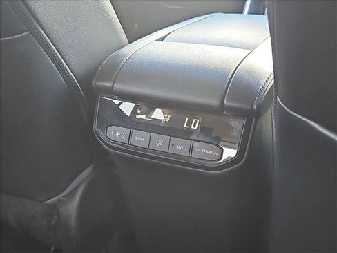 Used 2023 Toyota Highlander XLE FWD image 25
