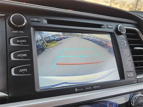 Used 2019 Toyota Highlander XLE image 23