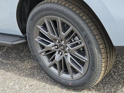 New 2026 Ford Expedition Platinum w/ Stealth Appearance Package image 9