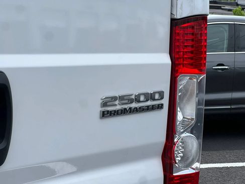 Used 2025 RAM ProMaster 2500 w/ Convenience Group FWD image 4