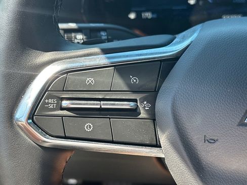 Certified 2025 Chevrolet Equinox LT FWD image 24