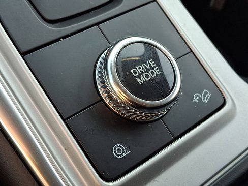 Used 2022 Ford Explorer XLT w/ Equipment Group 202A image 27