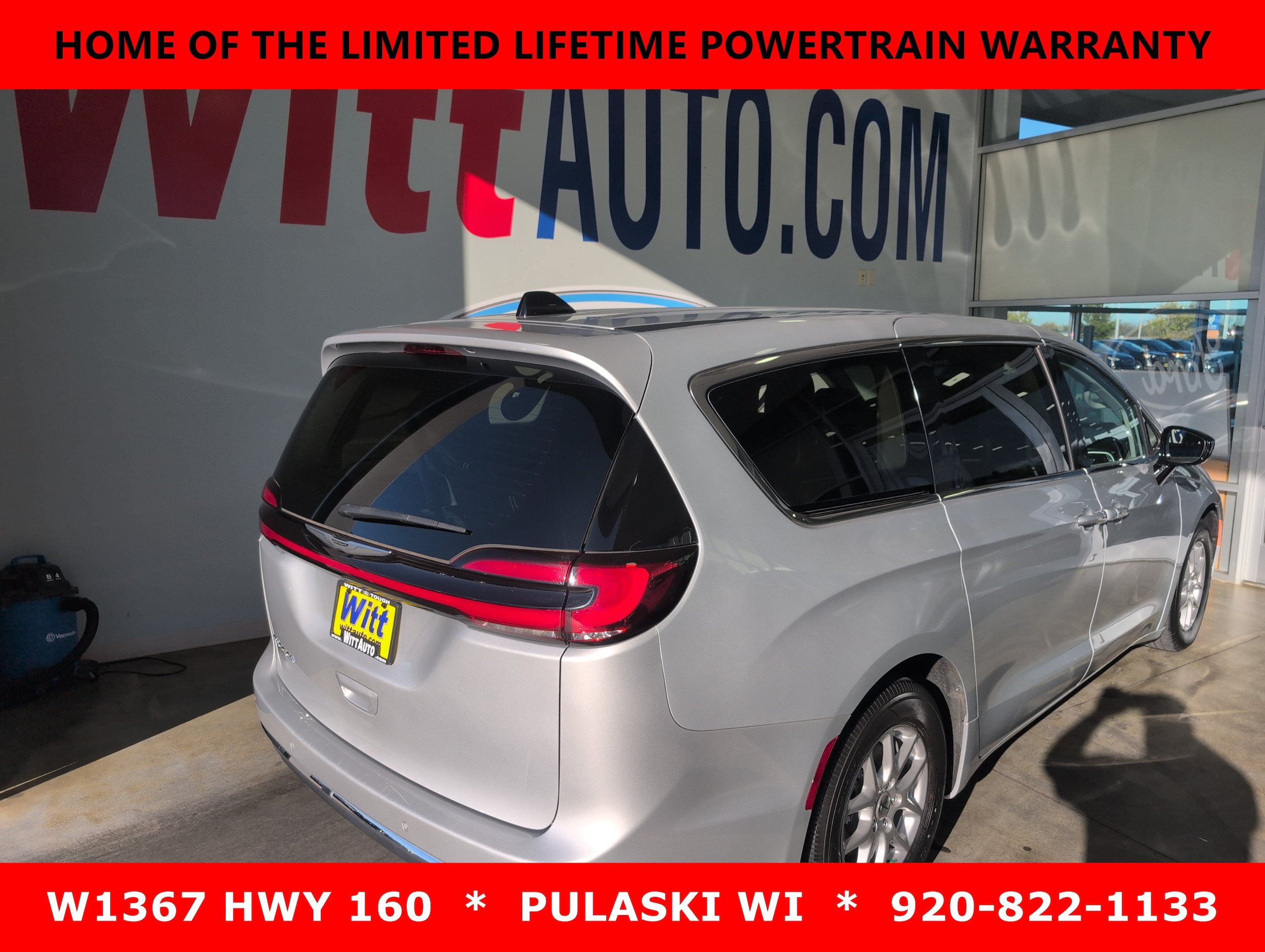 Used 2024 Chrysler Pacifica Touring-L FWD image 5