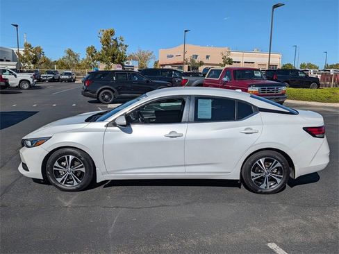 Used 2021 Nissan Sentra SV image 3