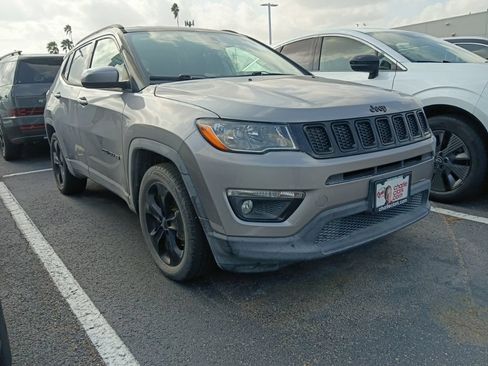 Used 2018 Jeep Compass Latitude w/ Popular Equipment Group FWD image 3
