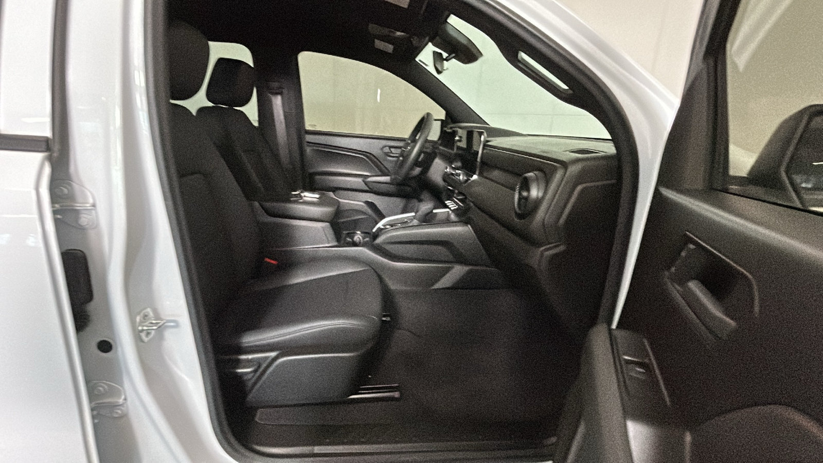 Used 2024 Chevrolet Colorado Trail Boss w/ Advanced Trailering Package AWD/4WD image 36