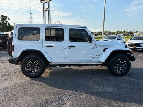 Used 2024 Jeep Wrangler Unlimited Sahara w/ Technology Group AWD/4WD image 10