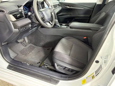 Used 2025 Toyota Camry LE w/ Convenience Package FWD image 9