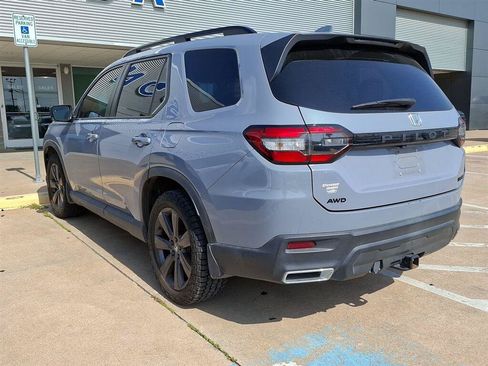 Used 2023 Honda Pilot Sport image 14