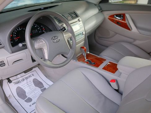 Used 2009 Toyota Camry XLE FWD image 12