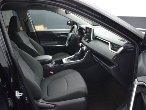 Used 2025 Toyota RAV4 XLE FWD image 10