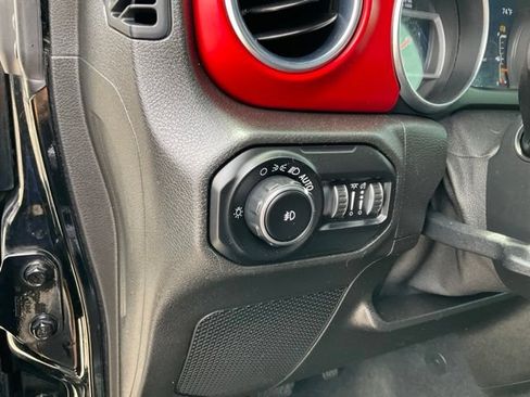 Used 2018 Jeep Wrangler Unlimited Rubicon w/ LED Lighting Group AWD/4WD image 7