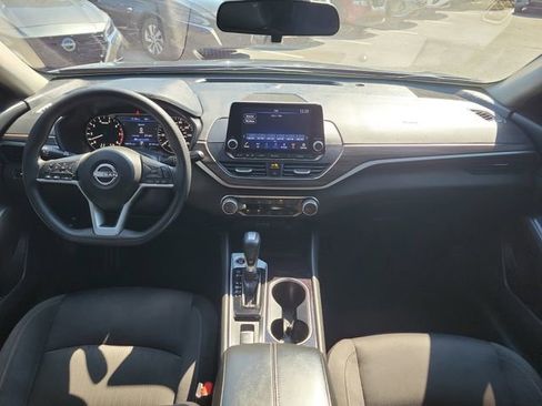 Used 2024 Nissan Altima 2.5 SV image 15