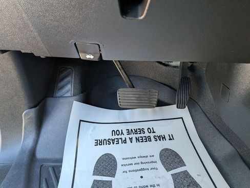 Used 2024 GMC Yukon SLT AWD/4WD image 16