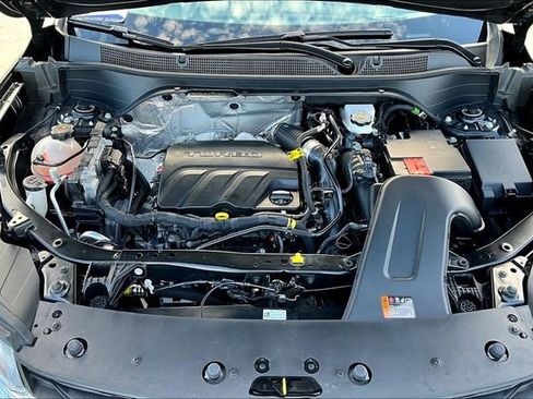Used 2024 Chevrolet Trax LT w/ Driver Confidence Package FWD image 28