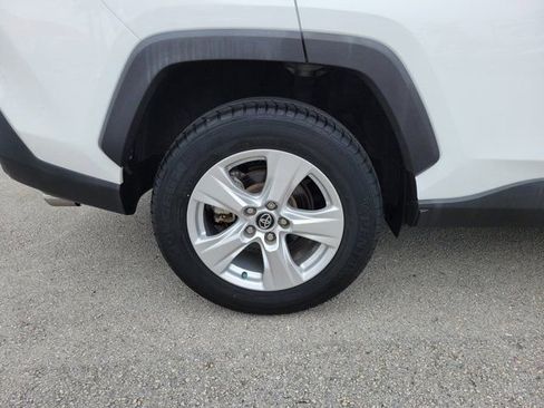 Used 2020 Toyota RAV4 XLE w/ Convenience Package image 5