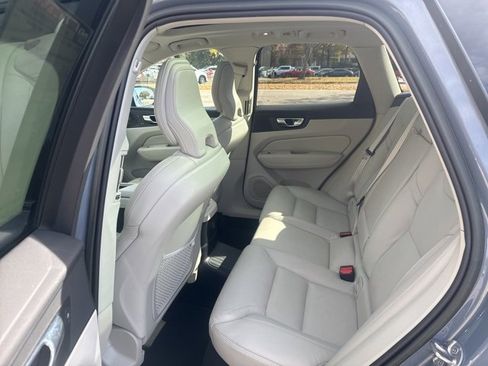 Used 2023 Volvo XC60 T8 Ultimate image 10