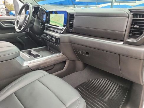 Certified 2025 Chevrolet Silverado 2500 LTZ w/ LTZ Convenience Package image 8