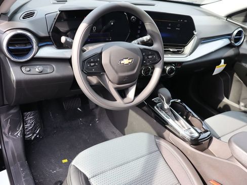 New 2026 Chevrolet Trax LT FWD image 5