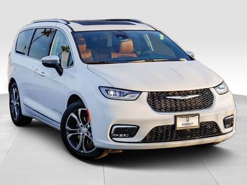 New 2026 Chrysler Pacifica Pinnacle image 2