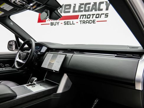 Used 2024 Land Rover Range Rover Long Wheelbase SE AWD/4WD image 16
