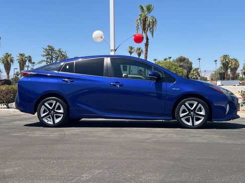 Used 2016 Toyota Prius Three Touring w/ Preferred Accessory Package FWD image 2