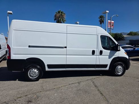 Used 2025 RAM ProMaster 2500 w/ Convenience Group FWD image 4