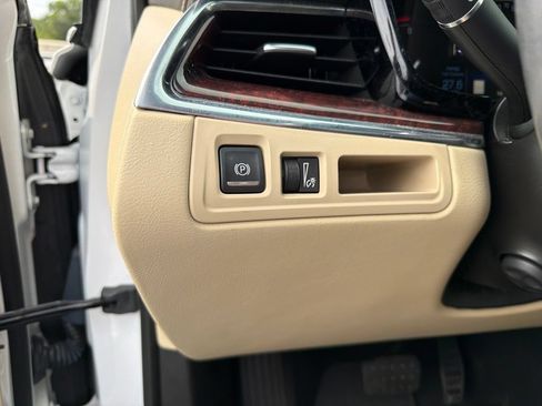 Used 2018 Cadillac XT5 Luxury w/ Driver Awareness Package FWD image 30