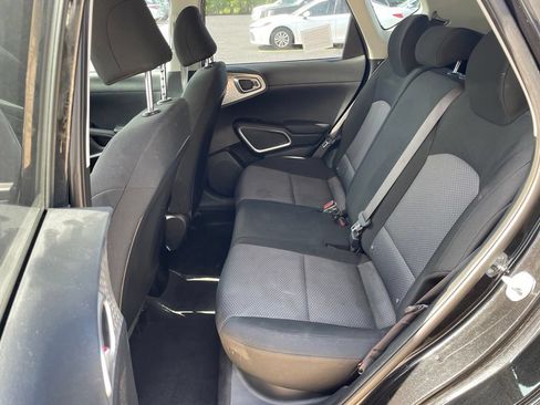 Used 2025 Kia Soul LX FWD image 10