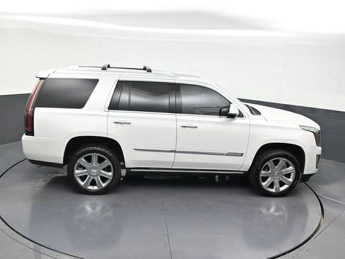 Used 2019 Cadillac Escalade Premium Luxury RWD image 21
