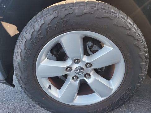 Used 2020 RAM 1500 Classic SLT AWD/4WD image 8