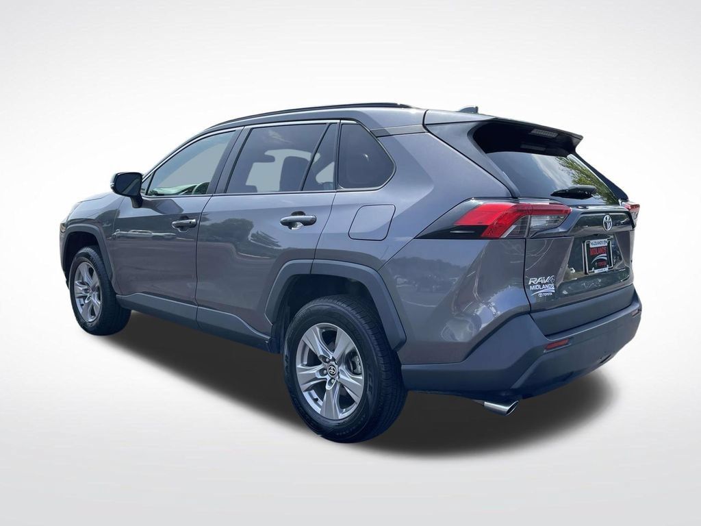 Used 2024 Toyota RAV4 XLE AWD/4WD image 4