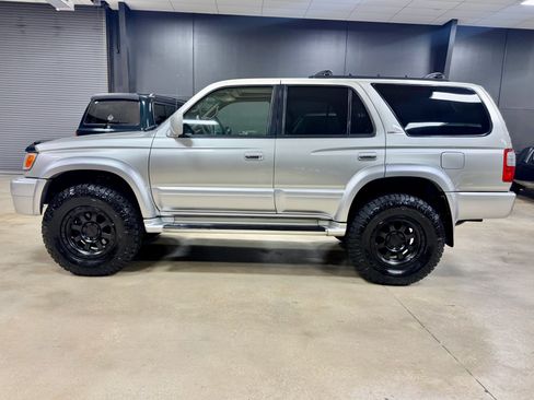 Used 2000 Toyota 4Runner Limited AWD/4WD image 9