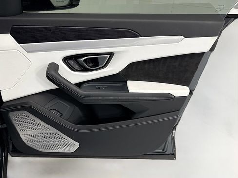 Used 2019 Lamborghini Urus AWD/4WD image 24