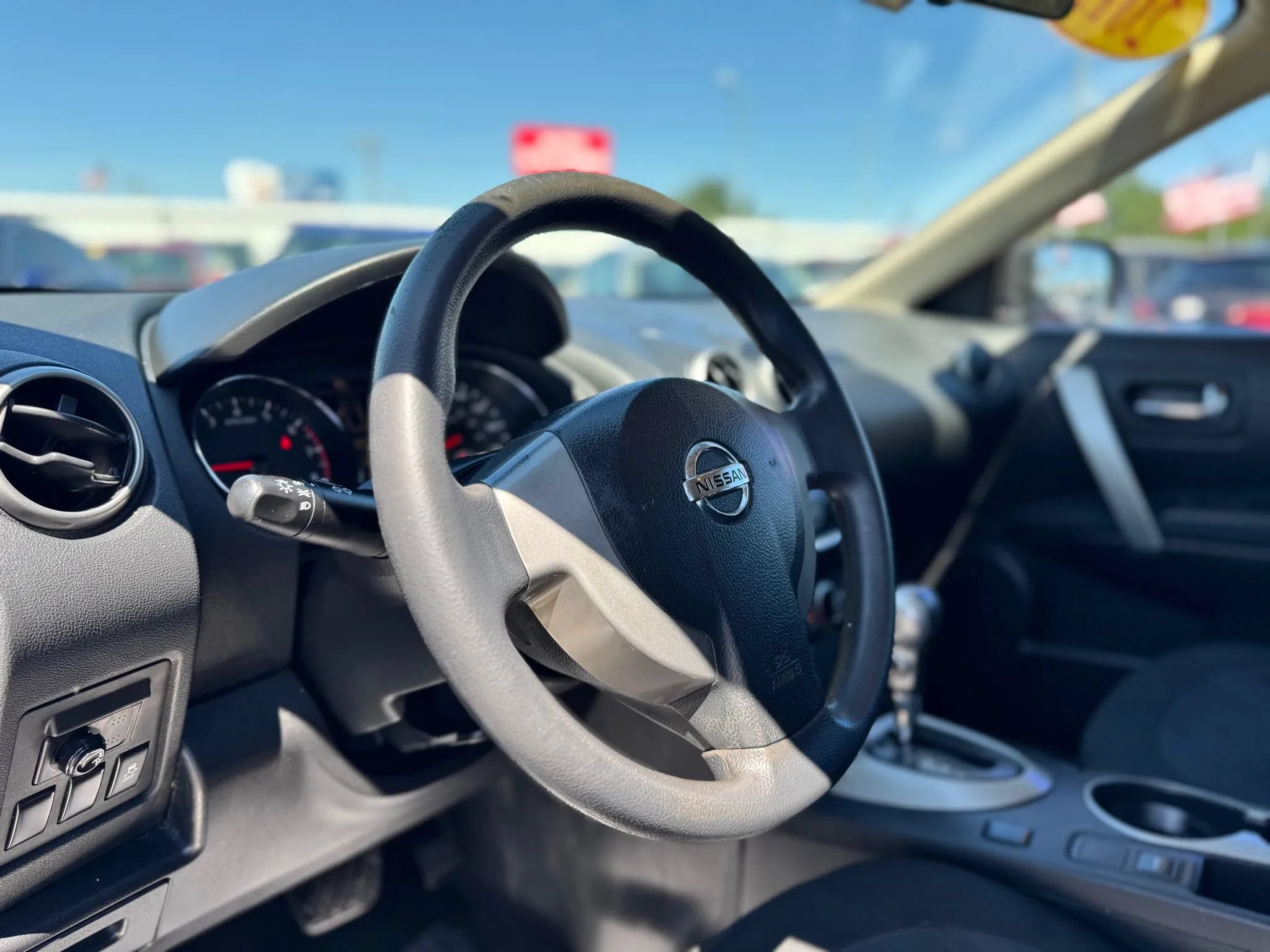 Used 2015 Nissan Rogue S FWD image 12