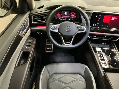 Used 2024 Volkswagen Atlas Peak Edition SE AWD/4WD image 13