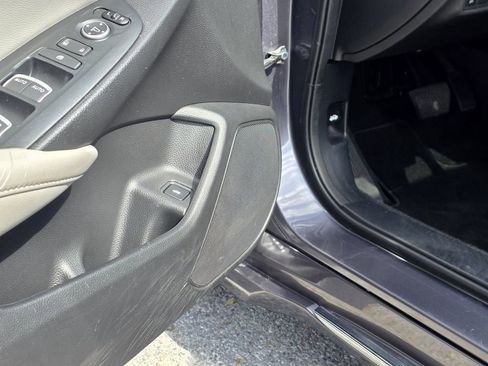 Used 2018 Honda Accord EX image 18