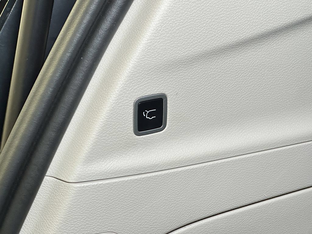 Used 2024 Chrysler Pacifica Touring-L FWD image 17