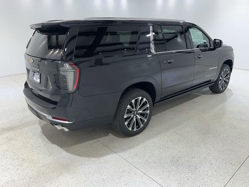New 2026 Chevrolet Suburban High Country AWD/4WD image 5
