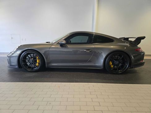 Used 2018 Porsche 911 GT3 RWD image 2