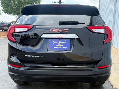 Used 2024 GMC Terrain SLE FWD image 15