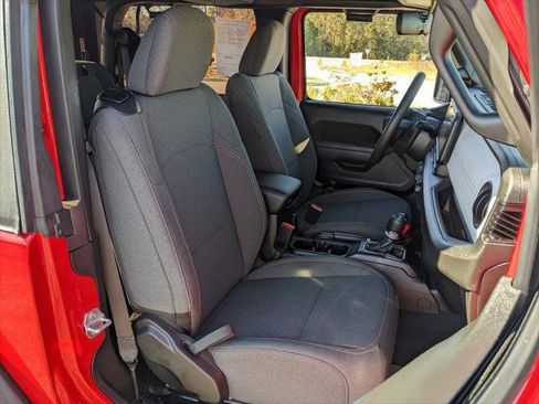 Certified 2025 Jeep Wrangler Sport image 40