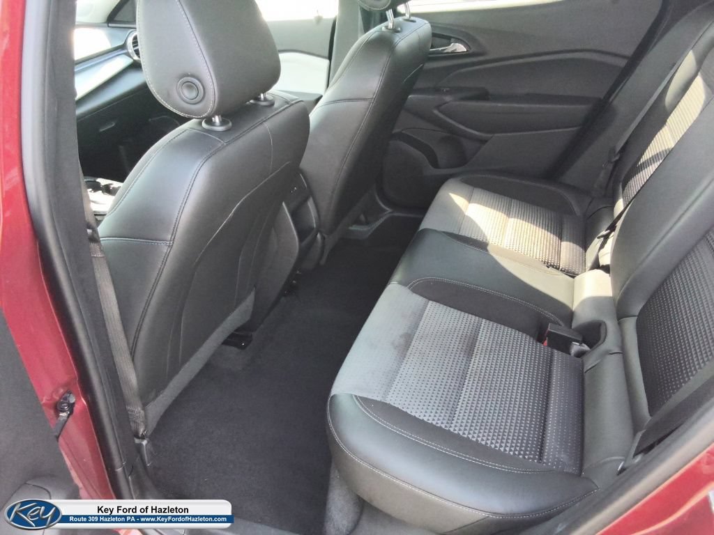 Used 2025 Chevrolet Trax LT FWD image 16