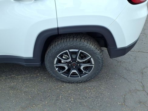 Used 2025 Jeep Compass Trailhawk AWD/4WD image 21