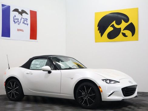 Used 2024 MAZDA MX-5 Miata Grand Touring image 1