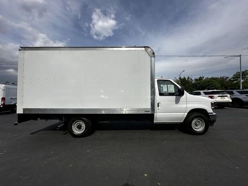 Used 2024 Ford E-350 and Econoline 350 Super Duty w/ Power Windows & Locks Group RWD image 4